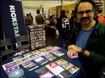 还在寻找独特的经营游戏？TCG卡牌商店》让你成为卡牌市场的操控者！