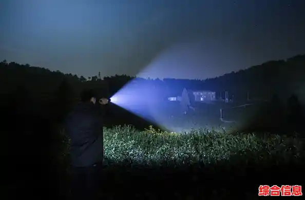 便携手电筒，为你的夜间探索提供持久明亮照明