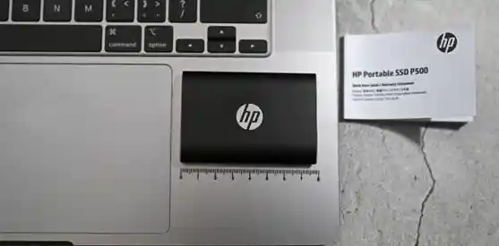 东芝笔记本：轻盈机身蕴藏强大性能，助您工作娱乐无缝切换