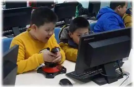 【雷电游戏下载】沉浸空战对决,感受云端极速飞行的无限激情 【雷电游戏下载】沉浸空战对决,感受云端极速飞行的无限激情