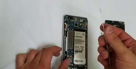 三星电子面临严峻考验:智能手机爆炸事故掀起行业安全标准反思 三星电子面临严峻考验:智能手机爆炸事故掀起行业安全标准反思