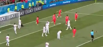 足球点球冠军竟能如此刺激？快来体验指尖点球对决！