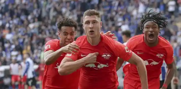 还在找刺激的战术对抗?为何不试试《绝地求生》的生死对决? 还在找刺激的战术对抗?为何不试试《绝地求生》的生死对决?